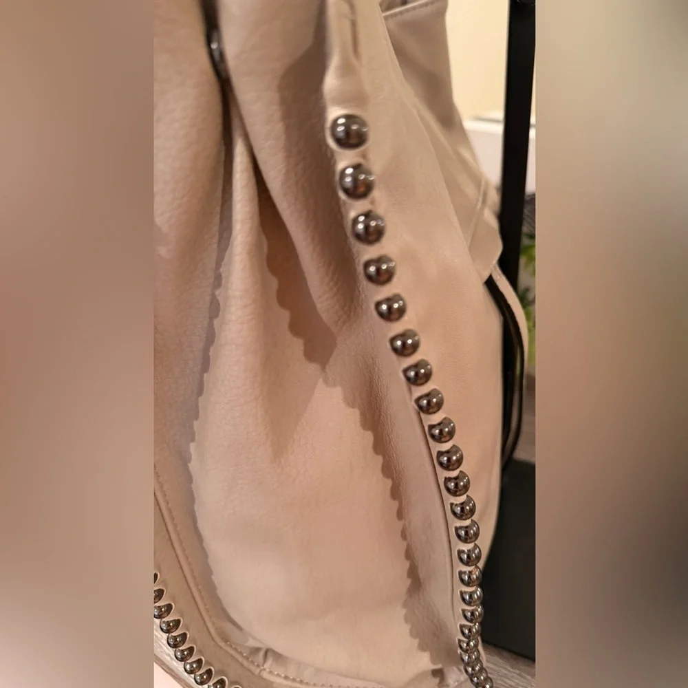 Max Studio Studded Tote Bag Beige Boho Vegan Leather Shoulder Bag Zip Pockets